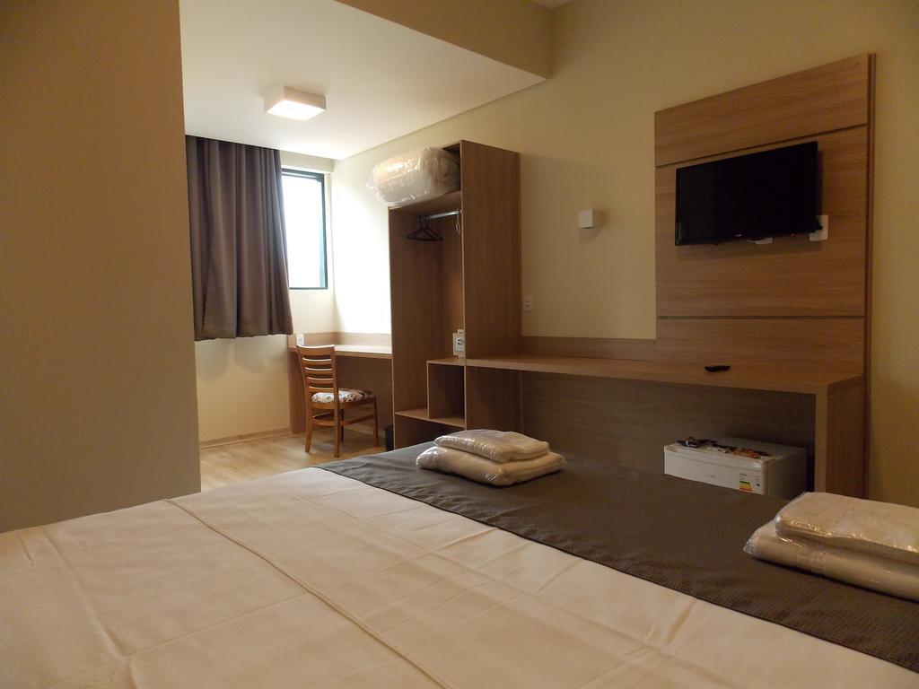 Minas Platinum Hotel & Convention 콘셀례이루 라파이에치 객실 사진